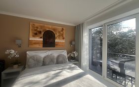Grand Petit Hotel